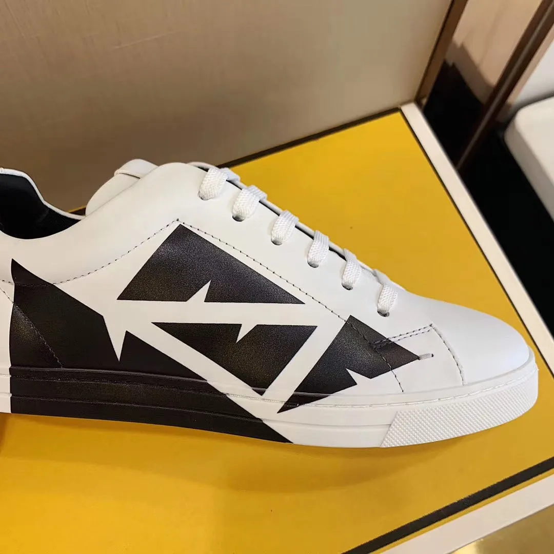 ¥420 Sun]FENDI Classic comfort for men, this sophisticated sneaker is handcrafted from soft calfskin. Mesh inner surface, ultra-light rubber material and rough outsole. This unique thin style is suitable for the casual and exquisite sensibility of this season. It is comfortable and natural on the feet. It is an everyday style for casual travel in autumn and winter! 38/45